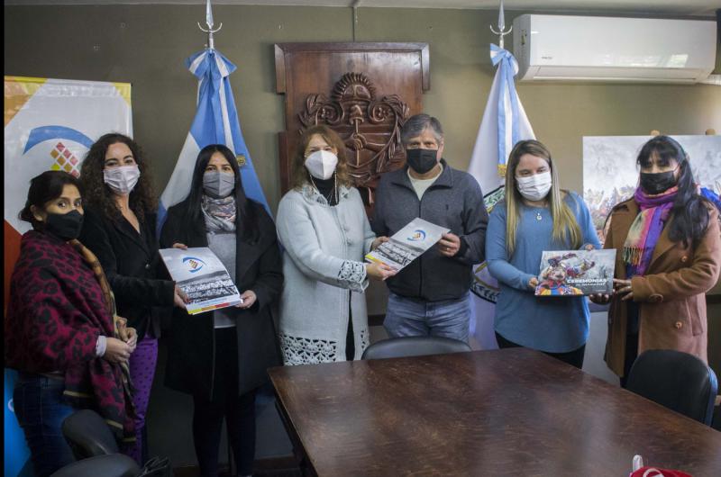 Declararon de intereacutes municipal un libro sobre el carnaval