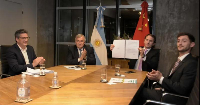 Morales firmoacute convenio con empresa china para la compra de duplas eleacutectricas