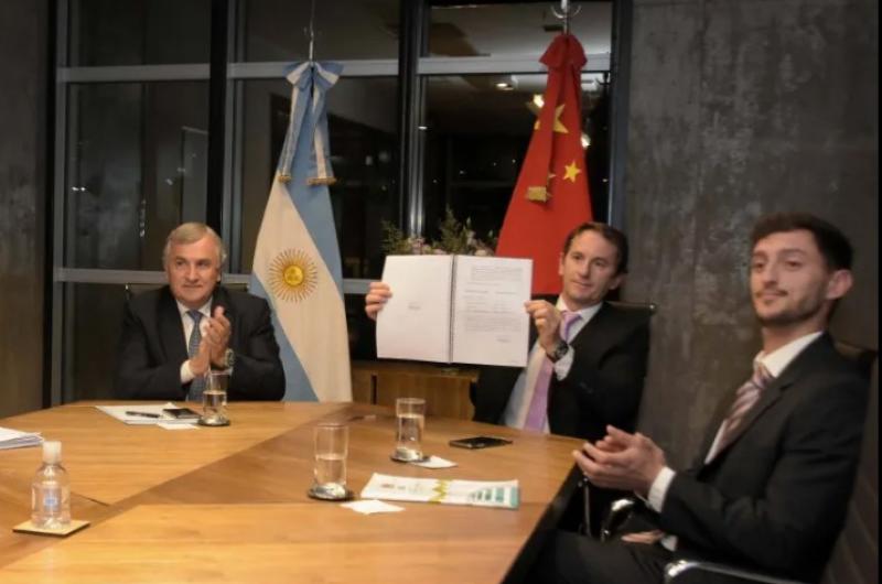 Morales firmoacute convenio con empresa china para la compra de duplas eleacutectricas
