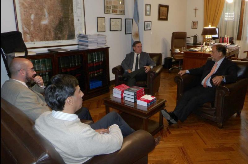 El ministro de Gobierno Alvarez Garciacutea se reunioacute con el Juez Federal Nordm 1
