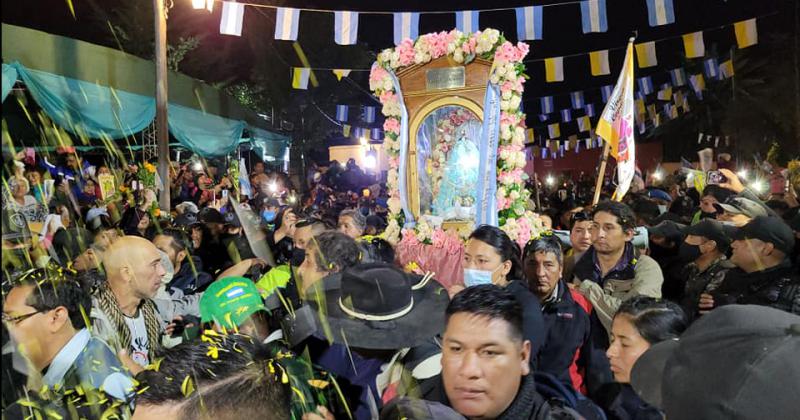 Sikureros escoltaraacuten el regreso de la Virgen de Punta Corral a su santuario