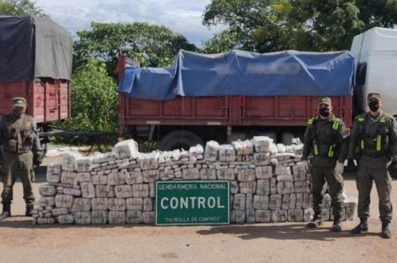 En un doble fondo trasladaban 470 kilos de hojas de coca