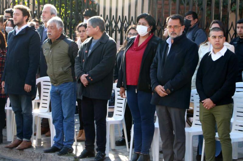 Vecinos y autoridades celebraron el 74ordm aniversario de barrio Lujaacuten