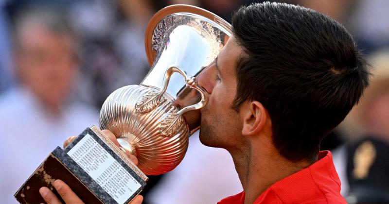 Djokovic ganoacute su primer torneo del antildeo con autoridad sobre el griego Tsitsipas