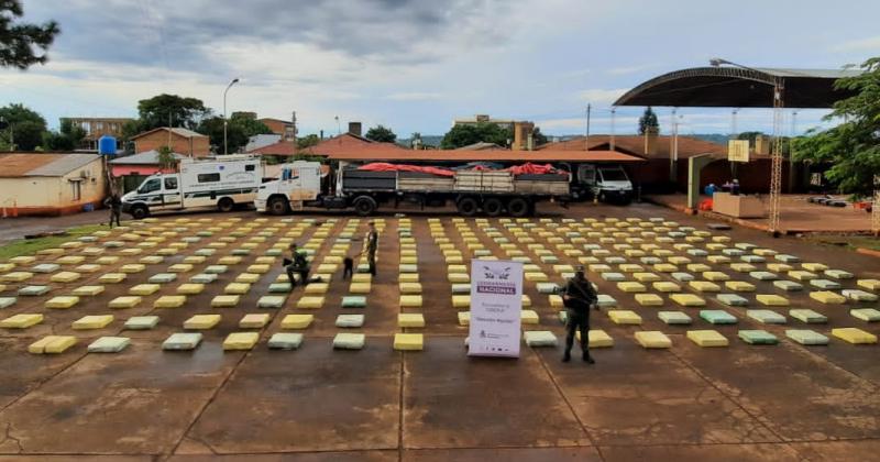 Iba en un camioacuten brasilentildeo con nueve toneladas de marihuana