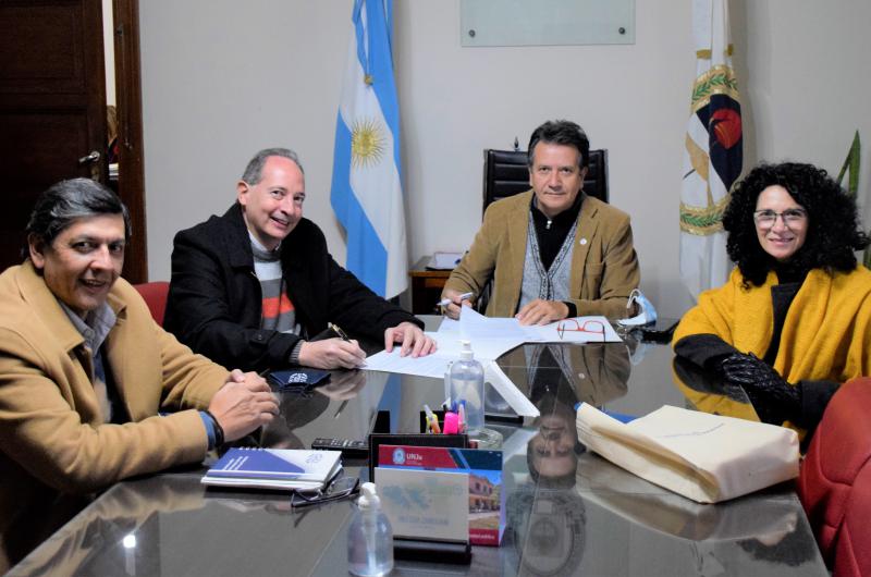 La Universidad de Jujuy y la Caacutemara Pyme rubricaron un convenio de cooperacioacuten