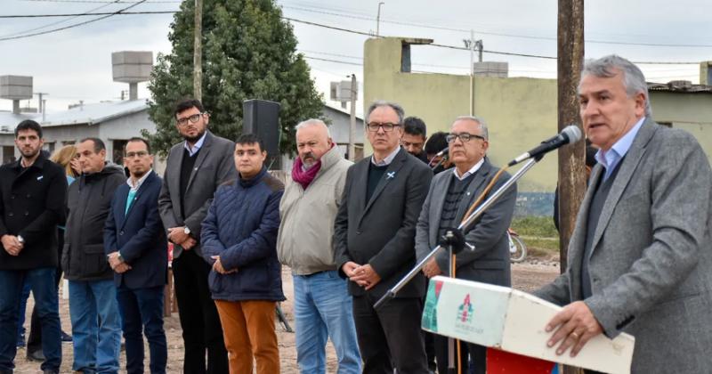 Morales participoacute de la entrega de nuevos lotes adjudicados a 53 familias jujentildeas