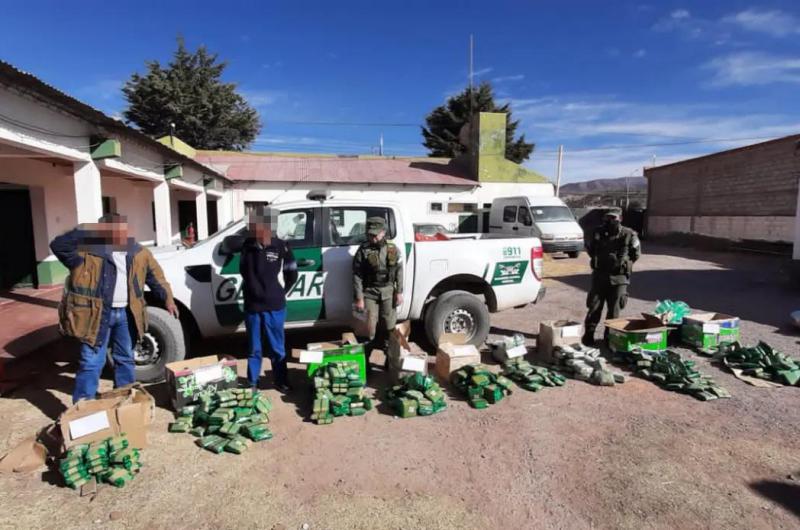 En Jujuy decomisaron marihuana cigarrillos y 140 kilos de hojas de coca