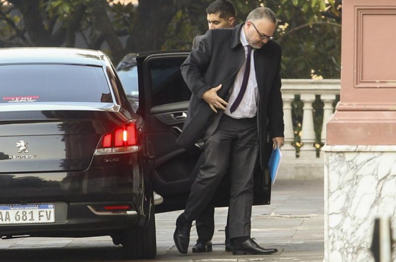 Con criacuteticas a Cristina Matiacuteas Kulfas entregoacute su renuncia en Casa Rosada