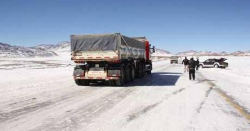 Interrumpido el traacutensito por Paso de Jama debido a intensa nevada