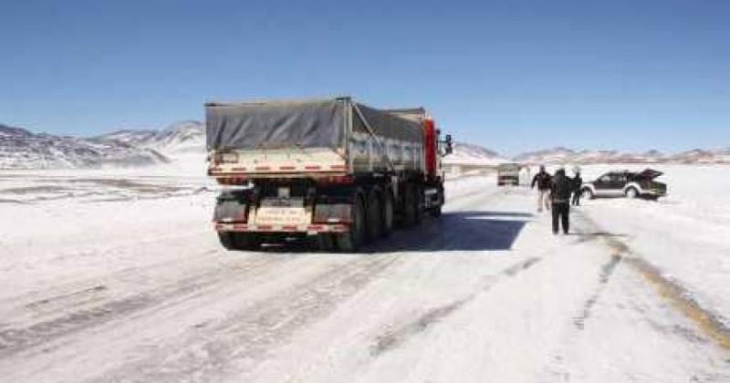 Interrumpido el traacutensito por Paso de Jama debido a intensa nevada