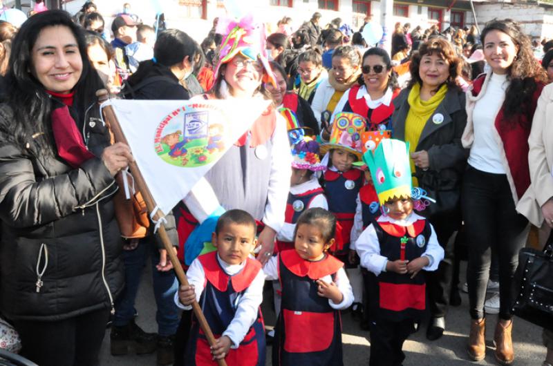 Jardines de infantes de Alto Comedero protagonizaron un colorido desfile