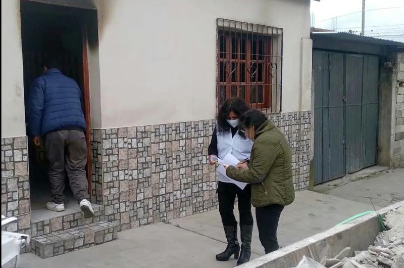 Asistieron a familia que sufrioacute el incendio de su vivienda