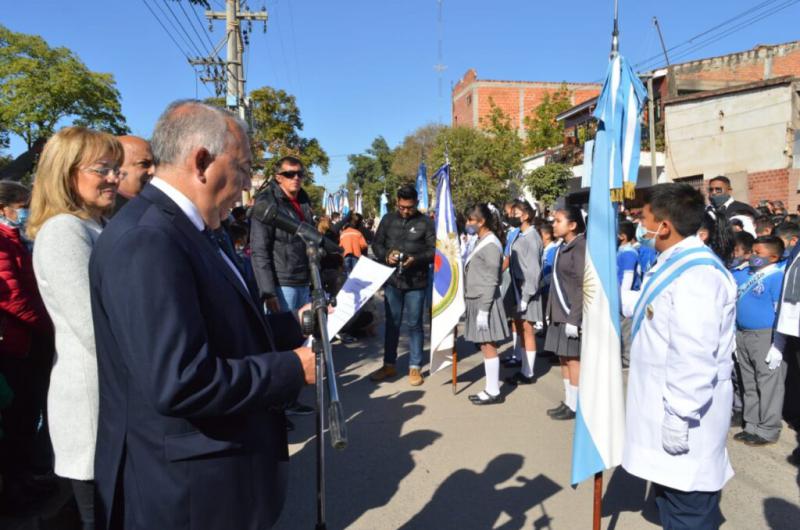 Alumnos de cuarto grado juraron a la Bandera 