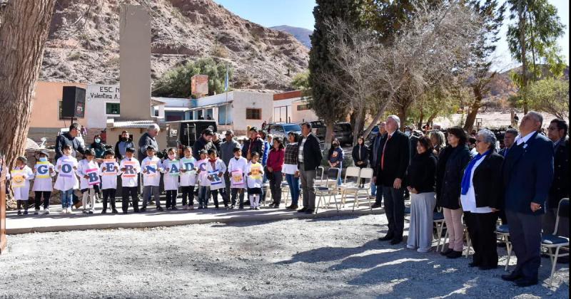 El gobernador inauguroacute otra escuela construida con la renta de Cauchari