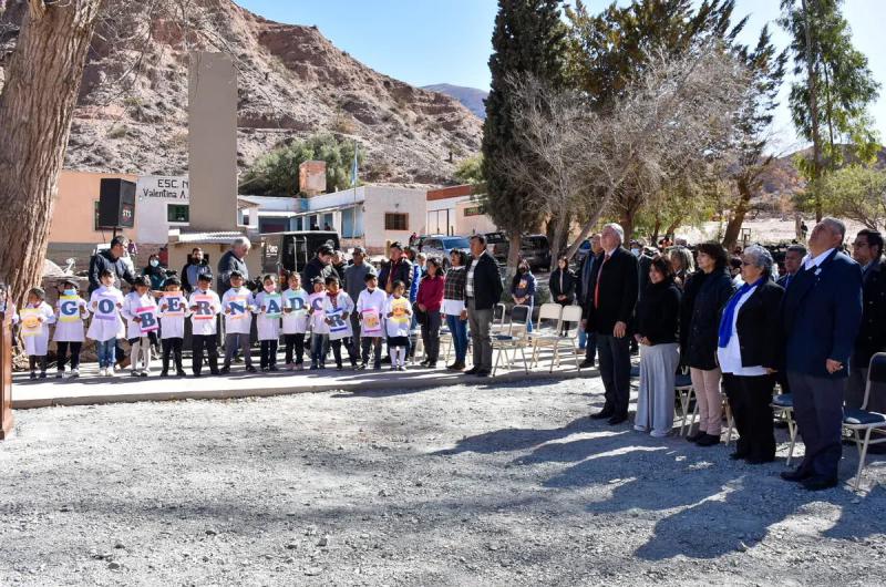 El gobernador inauguroacute otra escuela construida con la renta de Cauchari