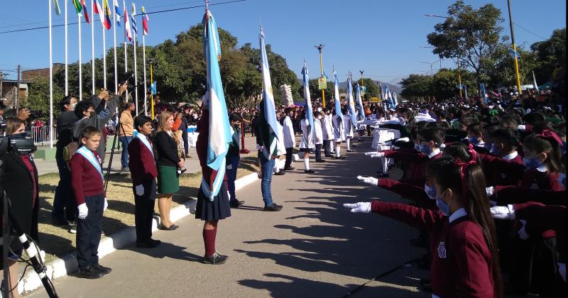 Nintildeos de cuarto grado realizaron la tradicional promesa de Lealtad a la Bandera