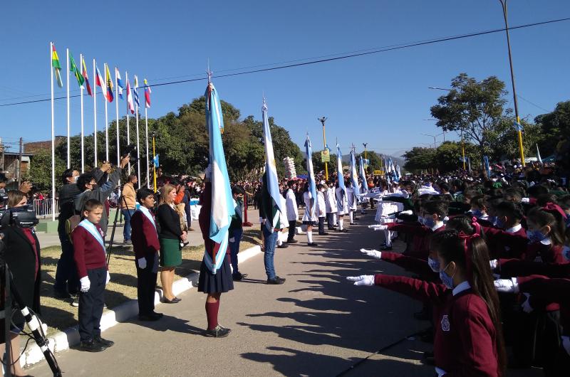 Nintildeos de cuarto grado realizaron la tradicional promesa de Lealtad a la Bandera