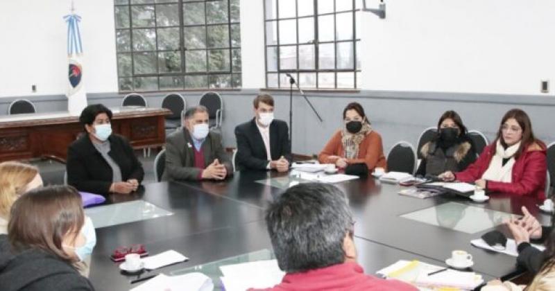 Creacioacuten de un protocolo de primera escucha para Adultos Mayores