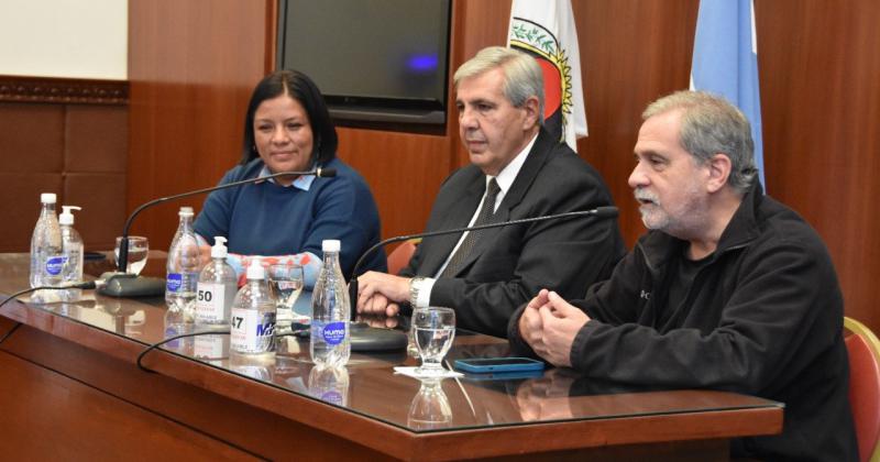 Reconocido analista poliacutetico Carlos Farah ofrecioacute una conferencia en esta ciudad