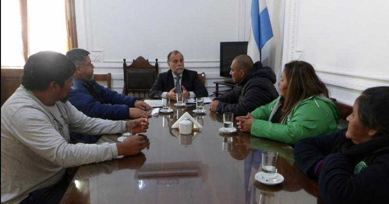 Trabajan para mejorar las condiciones laborales para trabajadores estatales