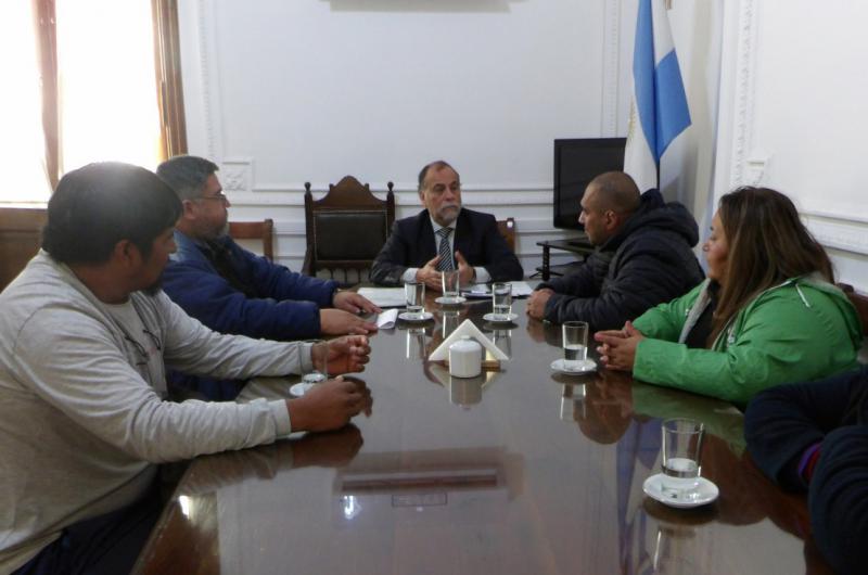 Trabajan para mejorar las condiciones laborales para trabajadores estatales