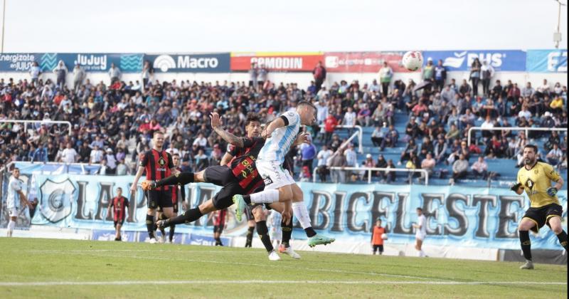 El Lobo jujentildeo no tuvo efectividad y empatoacute con Deportivo Madryn