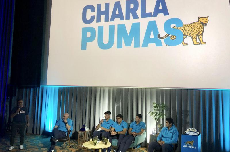 Charla Pumas en Cine Annuar Shopping