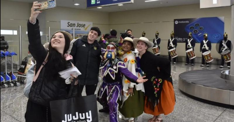 Se inauguroacute el vuelo entre Jujuy y Mendoza de Aeroliacuteneas Argentinas