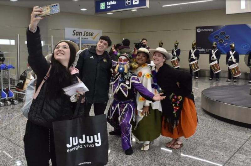 Se inauguroacute el vuelo entre Jujuy y Mendoza de Aeroliacuteneas Argentinas