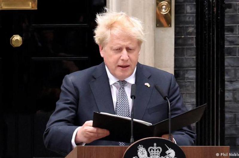 Los escaacutendalos terminan con el premier britaacutenico Boris Johnson