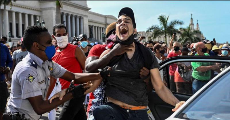 El malestar crece en Cuba un antildeo despueacutes de las protestas del 11-J