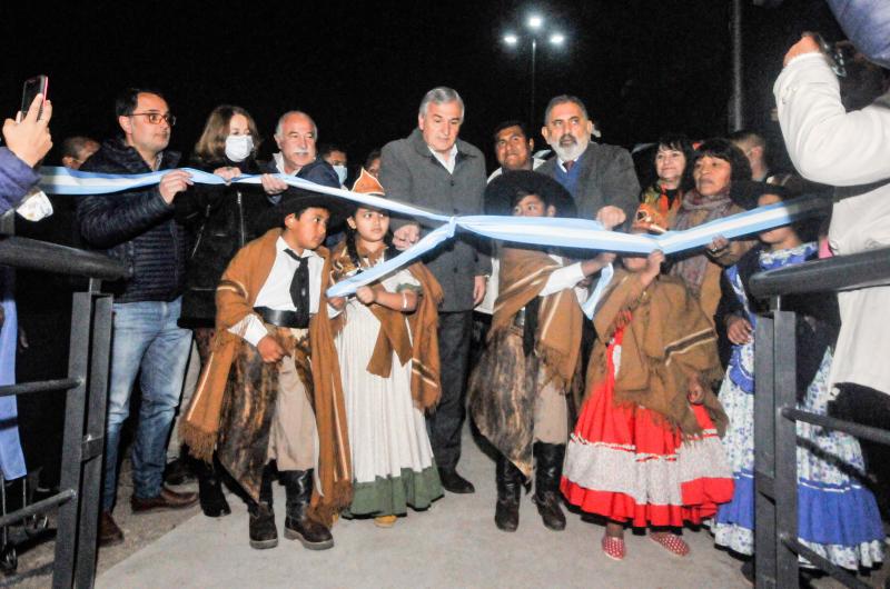 Inauguraron la pasarela que vincula Campo Verde y Suipacha