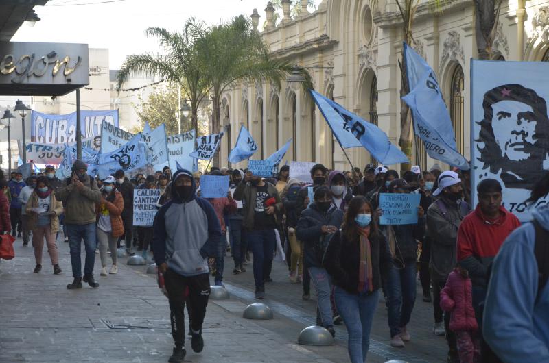 Organizaciones sociales protagonizaron una nueva marcha por el centro capitalino