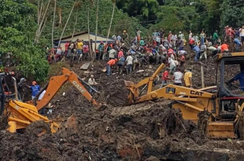 Un derrumbe sepultoacute una escuela rural y dejoacute tres nintildeos fallecidos en Colombia