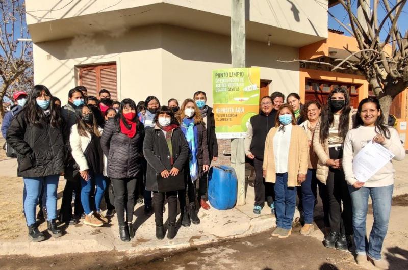 La Comisioacuten de Ambiente visitoacute punto blanco de acopio de aceite usado de cocina