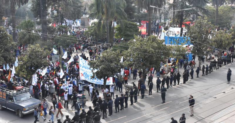 Basta de persecucioacuten y de criminalizar la protesta