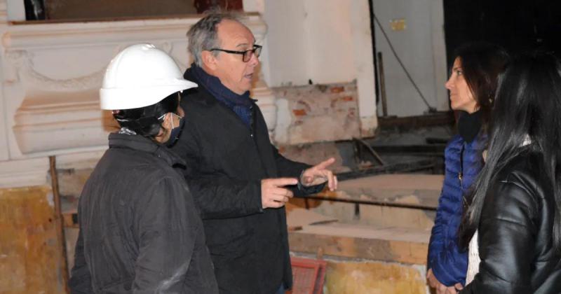 Obras de restauracioacuten en la sala mayor del Teatro Mitre