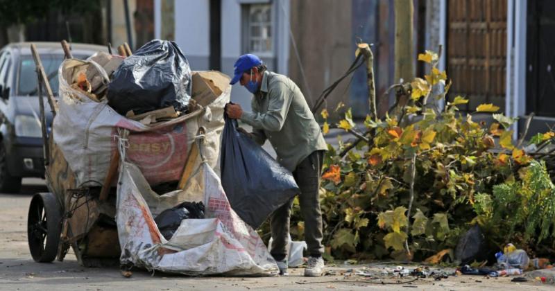 Una familia tipo necesitoacute en junio 10421680 para no ser pobre en Argentina