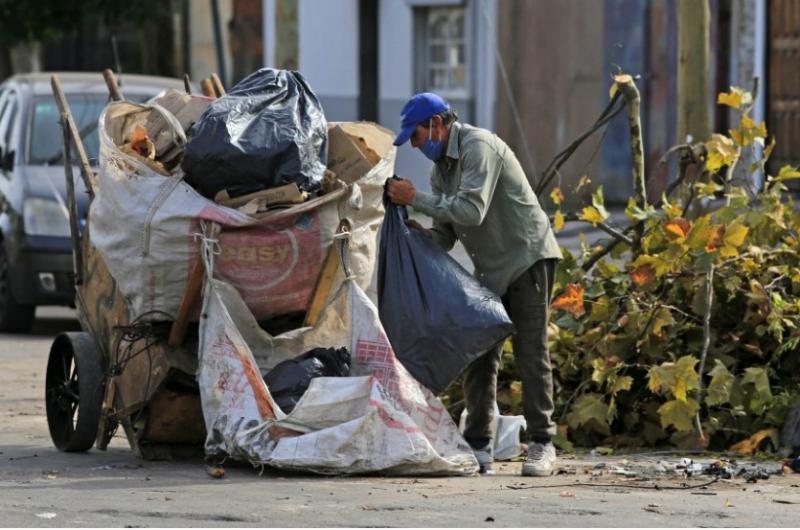 Una familia tipo necesitoacute en junio 10421680 para no ser pobre en Argentina