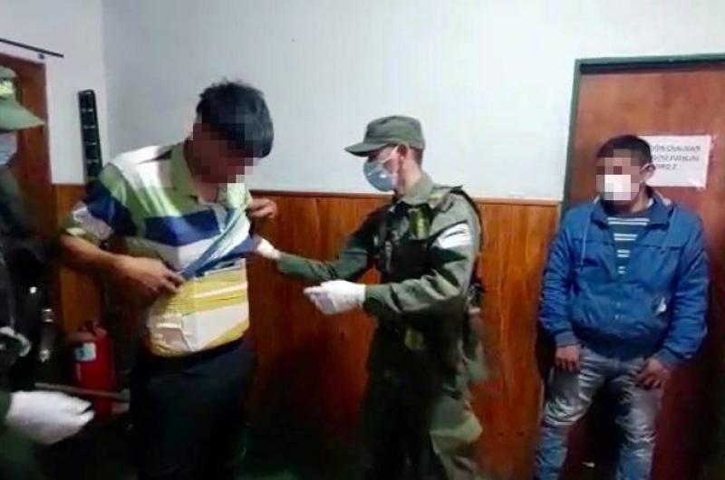 Gendarmes detectaron maacutes de cuatro kilos de marihuana en un control en Chalicaacuten