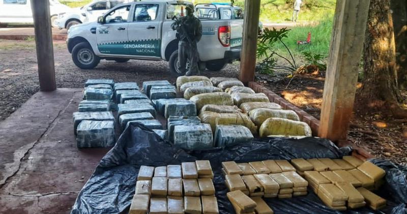 Allanan una vivienda y decomisan 880 kilos de marihuana