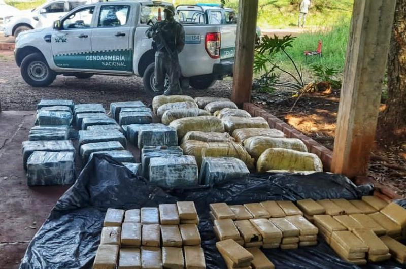 Allanan una vivienda y decomisan 880 kilos de marihuana