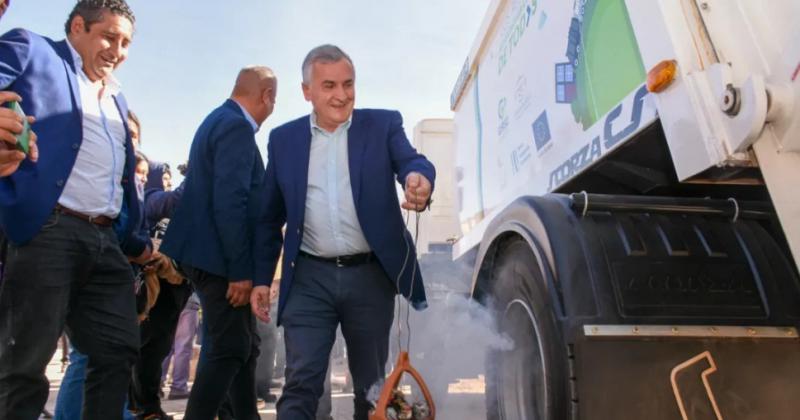 Morales entregoacute un camioacuten para mejorar la gestioacuten de residuos en Humahuaca
