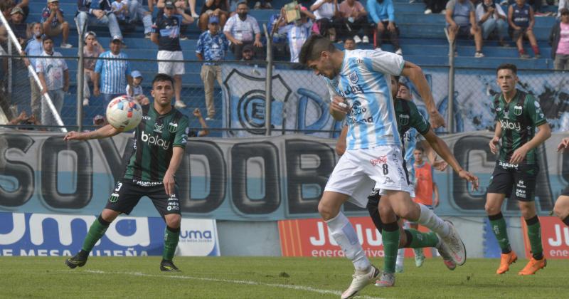 El Lobo jujentildeo se quedoacute con una buena victoria ante Nueva Chicago