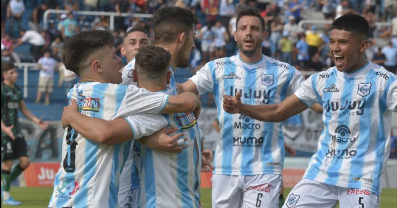 El Lobo jujentildeo se quedoacute con una buena victoria ante Nueva Chicago