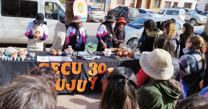Estudiantes de Casira participaron en el Encuentro Barro Calchaquiacute