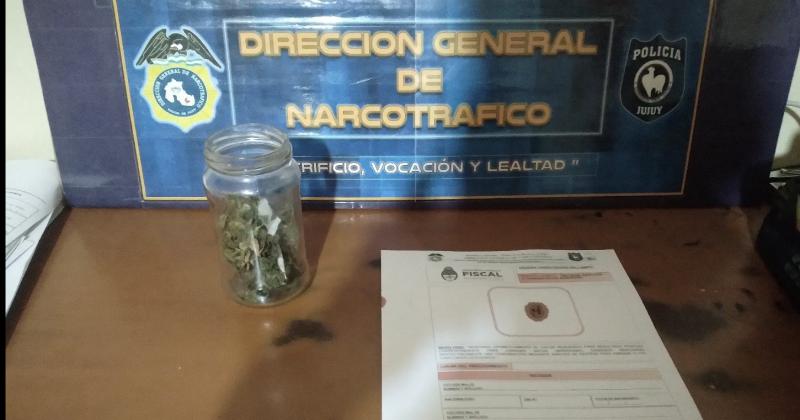 Personal de Narcotraacutefico detuvo a un hombre que teniacutea marihuana