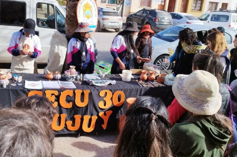 Estudiantes de Casira participaron en el Encuentro Barro Calchaquiacute