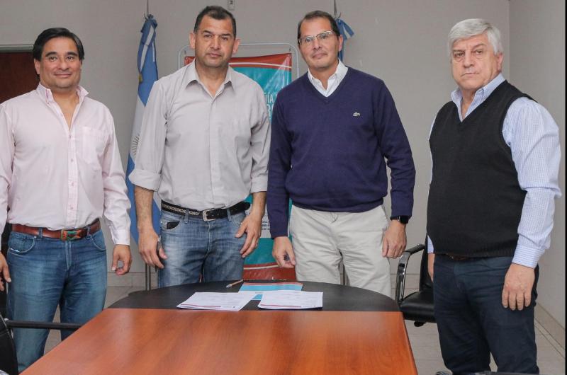 Firmaron un convenio con la Compantildeiacutea de Seguros de Jujuy